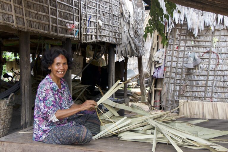 Woman Weaving (samuth)